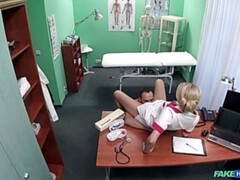 Leie, Blasen, Arzt, Hundestellung, Aufs gesicht abspritzen, Lecken, Krankenschwester, Pov