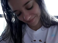 Enthousiasteling, Bruinharig, Sperma in gezicht, Hd, Mager, Roken, Tieten likken, Onder de rok