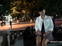 Tetona, Despelote, Madres para coger, Tetas naturales, Al aire libre, Público, Solo, Tetas