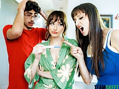 18 años, Culo grande, Verga grande, Mamada, Estilo perrito, Ffm, Flaco, Adolescente