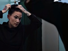 Leie, Tussi, Lesbisch, Lecken, Dusche, Strapon, Tätowierung