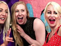 18 летние, Блондинки, Бондаж, Одетые девушки голые парни, Женское доминирование, Каблуки, Тату, Молоденькие