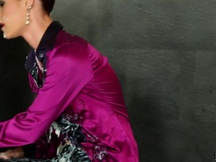 Brunette brune, Doigter, Latex, Cuir, Masturbation, Satin, Solo, Suçant