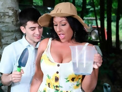 デカ尻, デカパイ, フェラチオ, バック, 手コキする, 淫乱熟女, アウトドア, 剃毛