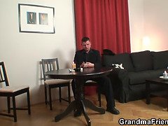 お尻, フェラチオ, 茶髪の, エロ熟女, イマラチオ, 手コキする, 淫乱熟女, 義母