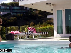 69, Grosse bite, Gros seins, Sucer une bite, Branlette thaïlandaise, Interracial, Piscine, Chevaucher