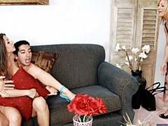 Grote kont, Grote lul, Grote mammen, Pijpbeurt, Hondjeshouding, 1 man 2 vrouwen, Moeder die ik wil neuken