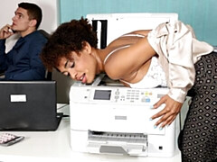 18 jahre, Grosser schwanz, Blasen, Hundestellung, Schwarz, Interrassisch, Natürlichen titten, Titten