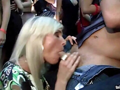 Blondine, Cfnm, Gruppe, Lesbisch, Milf, Party, Strümpfe, Swingers