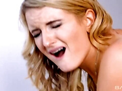 In den arsch, Grosser schwanz, Blondine, Doppelpenetration, Handjob, Hd, Strümpfe, Flotter dreier