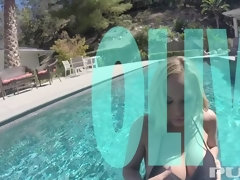 Tetas grandes, Rubia, Sexo duro, Masturbación, Piscina, Tatuaje, Calientapollas, Mojado