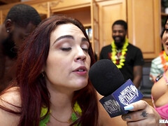 Scarlett Venom gets banged by Ace Bigs standing