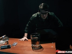 アジア人, デカチン, 茶髪の, バック, フェムドム, 現実, ショートヘア, タトゥー