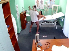 Mamada, Morena, Médico, Estilo perrito, Corridas faciales, Hd, Tetas naturales