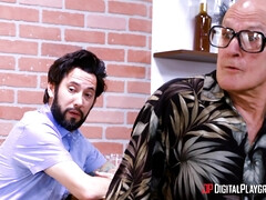 Lécher le cul, Salle de bains, Gros seins, Faciale, Branlette thaïlandaise, Léchez, Piercing, Chatte