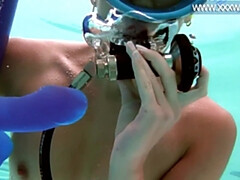 18 jaar, Grote mammen, Pijpbeurt, Seksspeelgoed, Hongaars, Openbaar, Alleen, Speelgoed