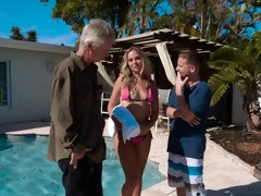 Verga grande, Tetas grandes, Mamada, Corridas, Sexo duro, Montar, Adolescente, Mojado