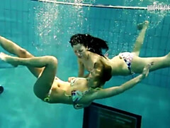 18 jahre, Fetisch, Lesbisch, Pool, Russisch, Dusche, Jungendliche (18+), Unter wasser