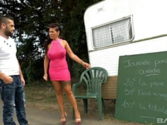 Gros cul, Grosse bite, Gros seins, Sucer une bite, Brunette brune, En levrette, Mère que j'aimerais baiser, Petite femme