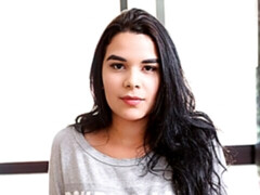 Grosse titten, Blasen, Braunhaarige, Hundestellung, Handjob, Lecken, Tätowierung, Jungendliche (18+)