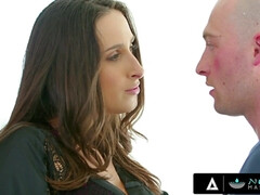 Grosser schwanz, Grosse titten, Fesselspiele, Vollbusig, Kehlenfick, Realität, Dusche, Titten