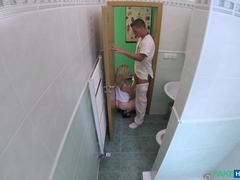 Amateur, Sucer une bite, En levrette, Branlette thaïlandaise, Masturbation, Infirmière, Bureau, Uniforme