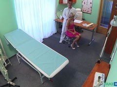 Amateur, En levrette, Doigter, Léchez, Infirmière, Bureau, Lécher le sphincter, Uniforme