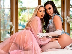 Grosser arsch, Blondine, Hundestellung, Fingern, Lecken, Masturbation, Muschi, Strümpfe