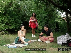 Cornudo, Polla, Europeo, Sexo duro, Italiano, Madres para coger, Al aire libre, Extraño