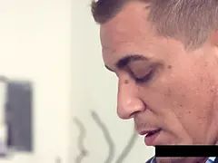 Aus dem arsch in den mund, Blasen, Braunhaarige, Fingern, Hd, Büro, Rock, Schlampe