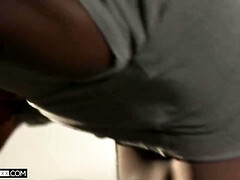 Grote lul, Grote mammen, Bruinharig, Zwart, Harig, Ondergoed, Orgasme, Tatoeage