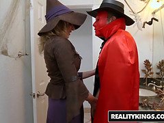 Realitykings - moms pound teens - halloweeny