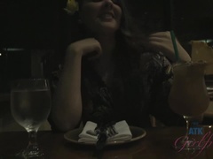 Amateur, Bikini, Brunette brune, Éjaculation interne, Petite amie, Pov, Mamelons bombés, Chatte