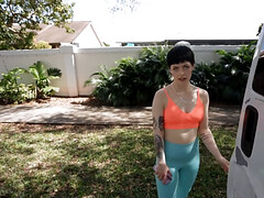 Nana, Sucer une bite, Bottes, Brunette brune, Interracial, Actrice du porno, Rasée