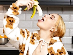 18 летние, Большая жопа, Блондинки, Пальцем, Тощие, Соло, Стриптизерша, Молоденькие