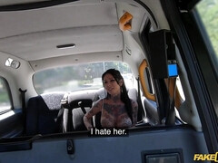 Nana, Sucer une bite, Brunette brune, Voiture, Gode, Chevaucher, Rugueux, Nénés