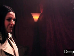 Blasen, Fesselspiele, Braunhaarige, Vollbusig, Aufs gesicht abspritzen, Natürlichen titten, Orgie, Titten