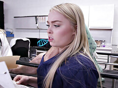 Blasen, Aufs gesicht abspritzen, Einschiebung, Lecken, Milf, Natürlichen titten, Muschi, Tanga