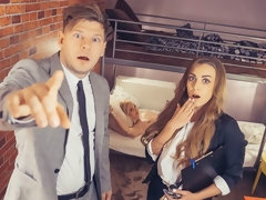 ブロンド, フェラチオ, 口内発射, イく瞬間, バック, 女 人男 人, 手コキする, 三人