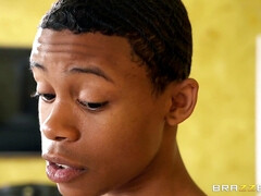 Grote lul, Bruinharig, Hardcore, Interraciaal, Moeder die ik wil neuken, Moeder, Pornster, Tatoeage