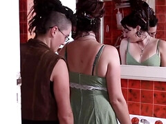 Enthousiasteling, Grote kont, Bruinharig, Harig, Hd, Lesbisch, Likken, Moeder die ik wil neuken