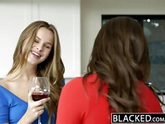Grosse bite, Blonde, Sucer une bite, Brunette brune, Groupe, Interracial, Jarretelles, Plan cul à trois