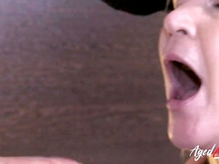 Lieveling, Grote mammen, Blond, Rondborstig, Sperma shot, Hardcore, Rijpe lesbienne, Naakt