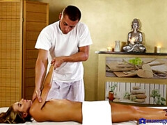 Amateur, Anal, Éjaculation interne, En levrette, Doigter, Massage, Huilée, Mouillée