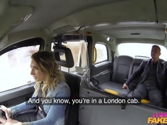Sucer une bite, Voiture, En levrette, Faciale, Femelle, Bâillonner, Branlette thaïlandaise, Léchez