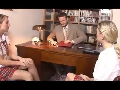 Анальный секс, Блондинки, Минет, Семяизвержение, Подружка, Секс без цензуры, Молоденькие, Втроем