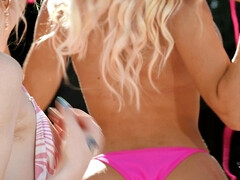 In den arsch, Grosse titten, Blondine, Blasen, Schwanz, Handjob, Absätze, Im freien