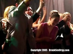 In den arsch, Grosse titten, Braunhaarige, Schwanz, Milf, Orgie