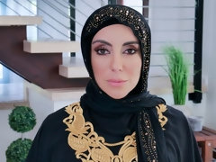 Arabisch, Grosser arsch, Grosse titten, Braunhaarige, Interrassisch, Muschi, Rasiert, Entkleiden
