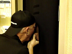 Leie, Blasen, Kehlenfick, Schwul, Handjob, Reif, Tätowierung